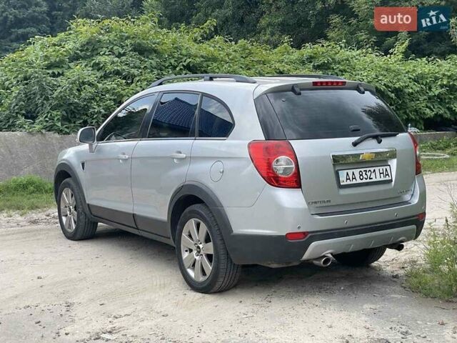 Сірий Шевроле Каптіва, об'ємом двигуна 2.4 л та пробігом 216 тис. км за 9200 $, фото 2 на Automoto.ua