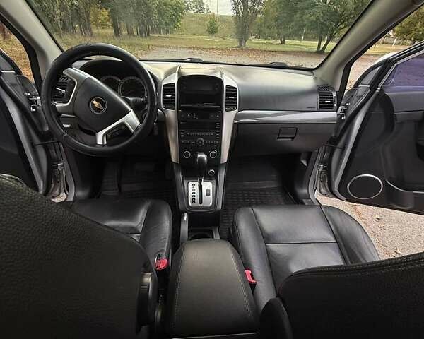 Серый Шевроле Каптива, объемом двигателя 2.41 л и пробегом 198 тыс. км за 7000 $, фото 14 на Automoto.ua