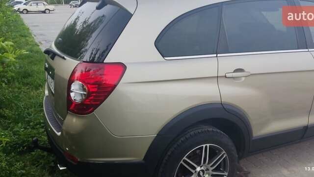 Серый Шевроле Каптива, объемом двигателя 1.99 л и пробегом 240 тыс. км за 7950 $, фото 1 на Automoto.ua