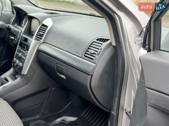 Серый Шевроле Каптива, объемом двигателя 2.4 л и пробегом 202 тыс. км за 7700 $, фото 90 на Automoto.ua