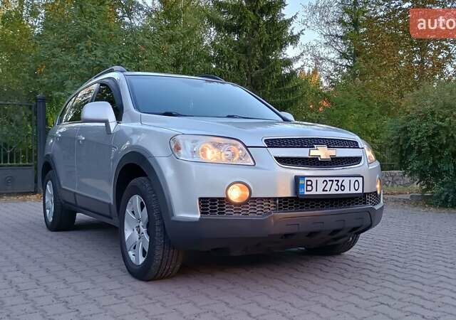 Серый Шевроле Каптива, объемом двигателя 2.4 л и пробегом 170 тыс. км за 7950 $, фото 4 на Automoto.ua