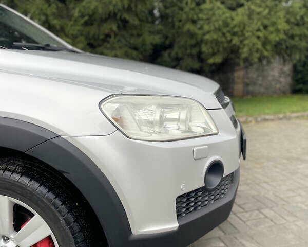 Серый Шевроле Каптива, объемом двигателя 2 л и пробегом 230 тыс. км за 8200 $, фото 4 на Automoto.ua