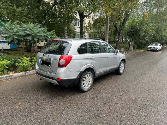 Серый Шевроле Каптива, объемом двигателя 2.4 л и пробегом 196 тыс. км за 3400 $, фото 3 на Automoto.ua