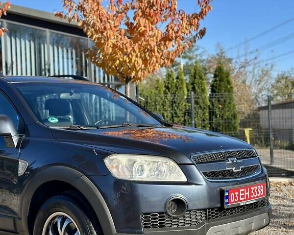 Серый Шевроле Каптива, объемом двигателя 2.4 л и пробегом 195 тыс. км за 7999 $, фото 4 на Automoto.ua