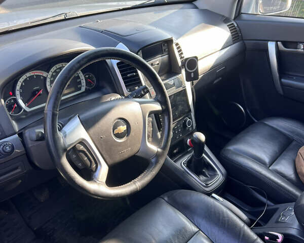 Сірий Шевроле Каптіва, об'ємом двигуна 2 л та пробігом 255 тис. км за 7800 $, фото 11 на Automoto.ua