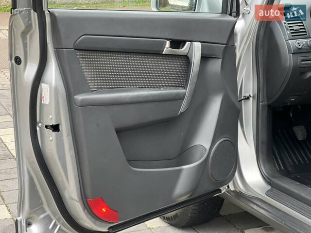 Серый Шевроле Каптива, объемом двигателя 2.4 л и пробегом 202 тыс. км за 7700 $, фото 67 на Automoto.ua