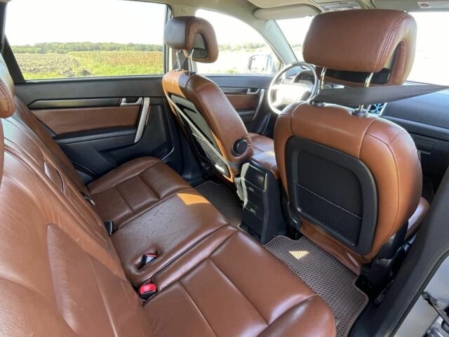 Сірий Шевроле Каптіва, об'ємом двигуна 2.4 л та пробігом 210 тис. км за 8200 $, фото 4 на Automoto.ua