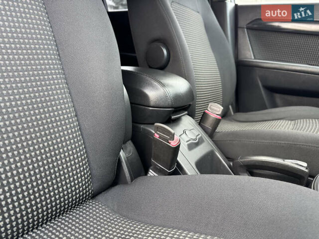 Серый Шевроле Каптива, объемом двигателя 2.41 л и пробегом 209 тыс. км за 6999 $, фото 50 на Automoto.ua