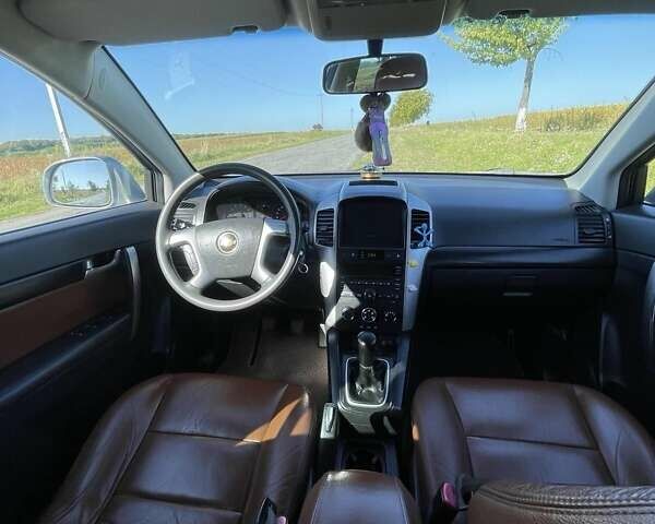 Серый Шевроле Каптива, объемом двигателя 2.4 л и пробегом 210 тыс. км за 8200 $, фото 2 на Automoto.ua