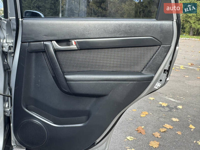 Серый Шевроле Каптива, объемом двигателя 2.41 л и пробегом 209 тыс. км за 6999 $, фото 60 на Automoto.ua