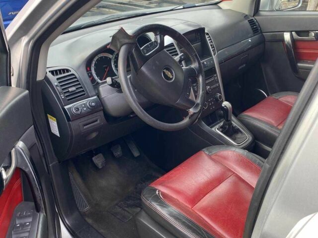 Серый Шевроле Каптива, объемом двигателя 2 л и пробегом 350 тыс. км за 4193 $, фото 7 на Automoto.ua