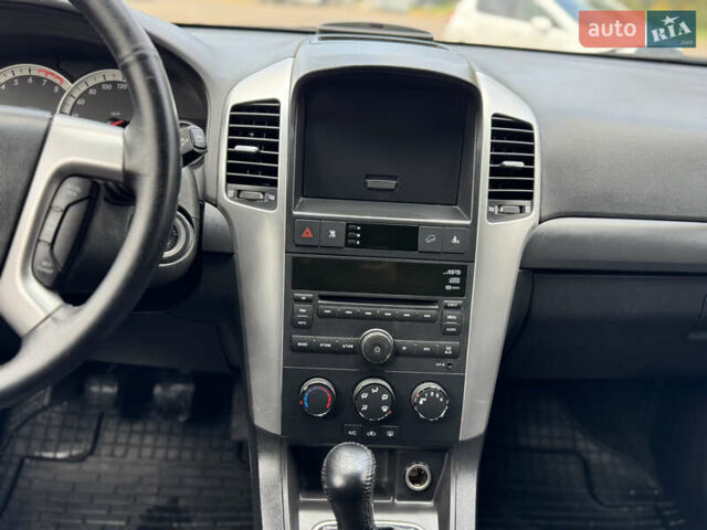 Серый Шевроле Каптива, объемом двигателя 2.41 л и пробегом 209 тыс. км за 6999 $, фото 86 на Automoto.ua