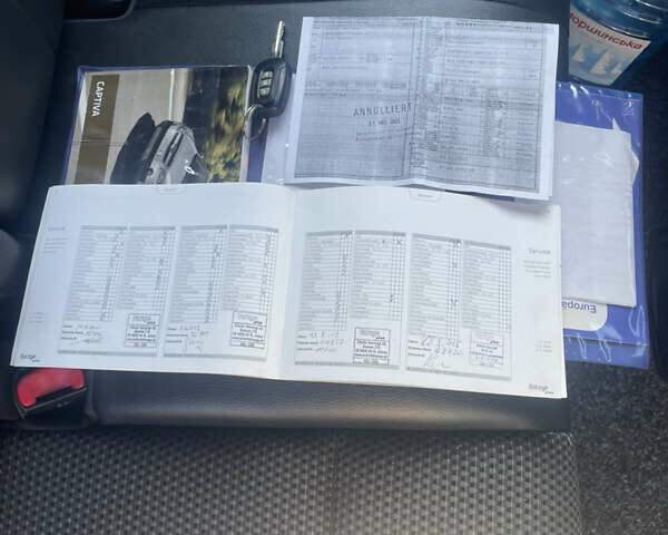 Сірий Шевроле Каптіва, об'ємом двигуна 2 л та пробігом 128 тис. км за 10650 $, фото 43 на Automoto.ua