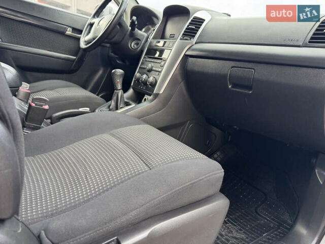Серый Шевроле Каптива, объемом двигателя 2.41 л и пробегом 209 тыс. км за 6999 $, фото 47 на Automoto.ua