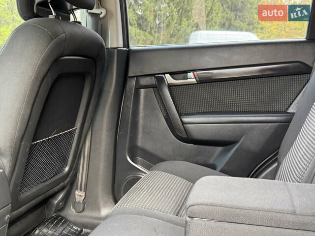 Серый Шевроле Каптива, объемом двигателя 2.41 л и пробегом 209 тыс. км за 6999 $, фото 65 на Automoto.ua