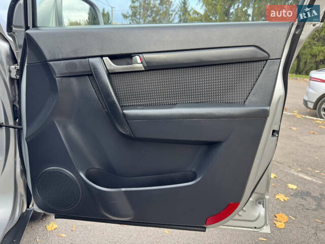 Серый Шевроле Каптива, объемом двигателя 2.41 л и пробегом 209 тыс. км за 6999 $, фото 52 на Automoto.ua