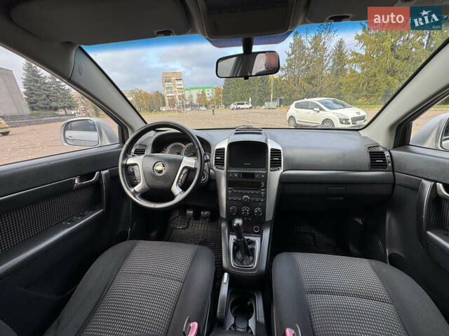 Серый Шевроле Каптива, объемом двигателя 2.41 л и пробегом 209 тыс. км за 6999 $, фото 82 на Automoto.ua