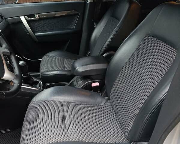 Серый Шевроле Каптива, объемом двигателя 2.4 л и пробегом 198 тыс. км за 9300 $, фото 1 на Automoto.ua