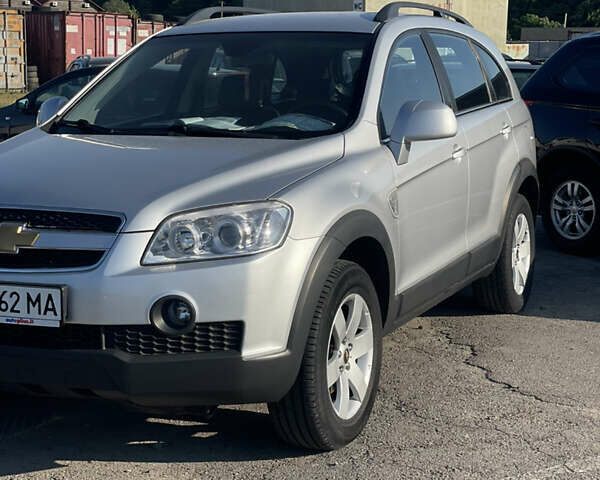 Сірий Шевроле Каптіва, об'ємом двигуна 2 л та пробігом 128 тис. км за 10650 $, фото 5 на Automoto.ua