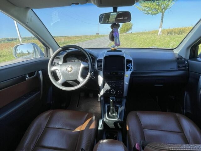 Сірий Шевроле Каптіва, об'ємом двигуна 2.4 л та пробігом 210 тис. км за 8200 $, фото 3 на Automoto.ua