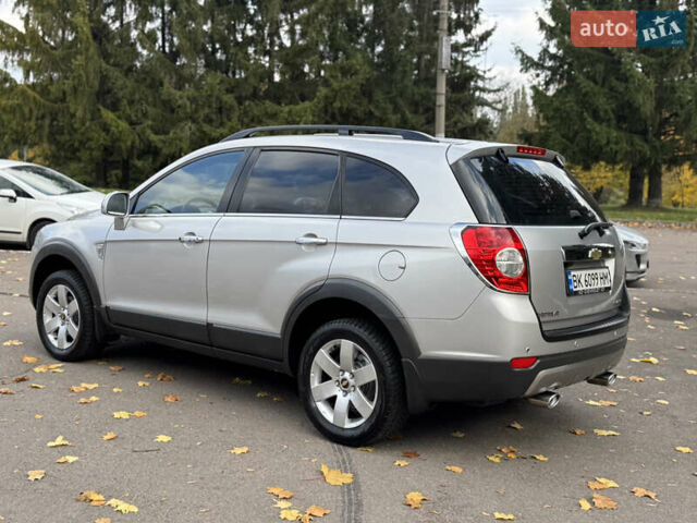 Серый Шевроле Каптива, объемом двигателя 2.41 л и пробегом 209 тыс. км за 6999 $, фото 12 на Automoto.ua