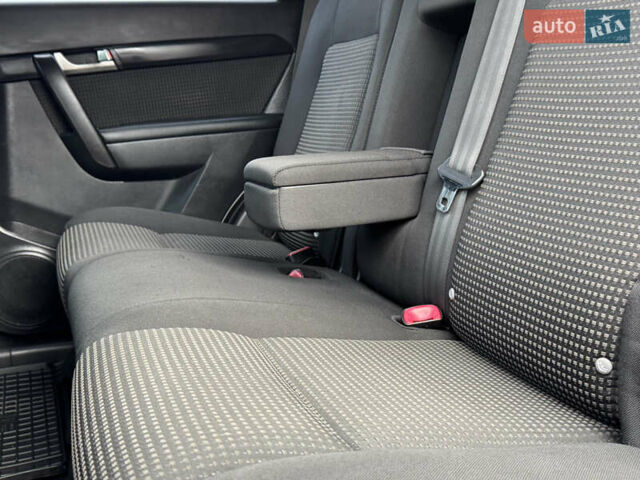 Серый Шевроле Каптива, объемом двигателя 2.41 л и пробегом 209 тыс. км за 6999 $, фото 68 на Automoto.ua