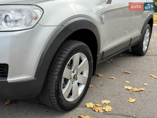 Серый Шевроле Каптива, объемом двигателя 2.41 л и пробегом 209 тыс. км за 6999 $, фото 17 на Automoto.ua
