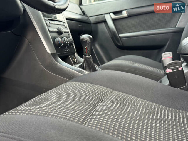 Серый Шевроле Каптива, объемом двигателя 2.41 л и пробегом 209 тыс. км за 6999 $, фото 74 на Automoto.ua