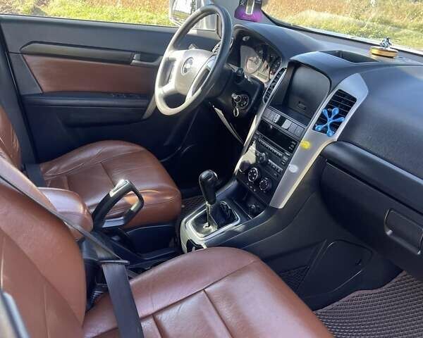 Серый Шевроле Каптива, объемом двигателя 2.4 л и пробегом 210 тыс. км за 8200 $, фото 4 на Automoto.ua