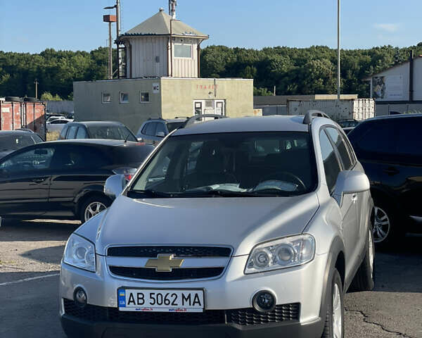 Сірий Шевроле Каптіва, об'ємом двигуна 2 л та пробігом 128 тис. км за 10650 $, фото 2 на Automoto.ua