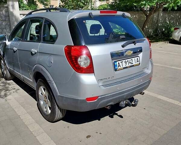 Серый Шевроле Каптива, объемом двигателя 1.99 л и пробегом 264 тыс. км за 8500 $, фото 2 на Automoto.ua