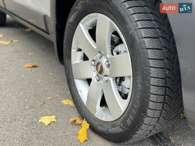 Серый Шевроле Каптива, объемом двигателя 2.41 л и пробегом 209 тыс. км за 6999 $, фото 26 на Automoto.ua