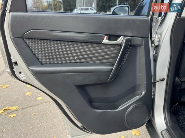 Серый Шевроле Каптива, объемом двигателя 2.41 л и пробегом 209 тыс. км за 6999 $, фото 66 на Automoto.ua