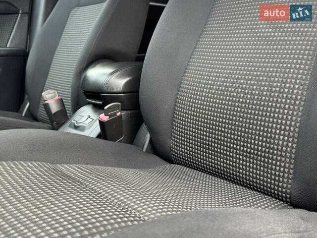 Серый Шевроле Каптива, объемом двигателя 2.41 л и пробегом 209 тыс. км за 6999 $, фото 76 на Automoto.ua