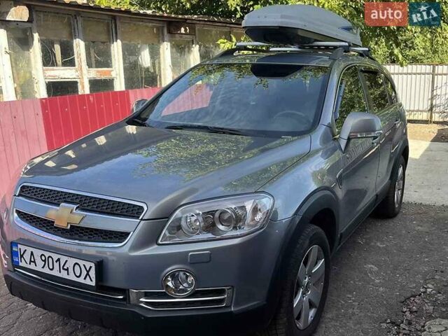 Серый Шевроле Каптива, объемом двигателя 2 л и пробегом 221 тыс. км за 9800 $, фото 1 на Automoto.ua