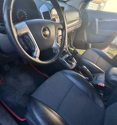 Сірий Шевроле Каптіва, об'ємом двигуна 2 л та пробігом 193 тис. км за 8800 $, фото 8 на Automoto.ua