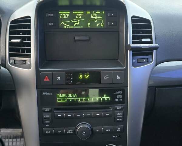 Сірий Шевроле Каптіва, об'ємом двигуна 2.4 л та пробігом 176 тис. км за 8999 $, фото 10 на Automoto.ua