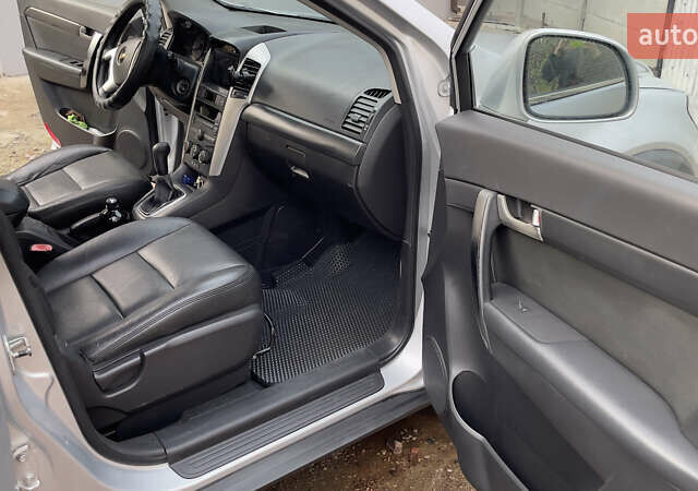 Серый Шевроле Каптива, объемом двигателя 1.99 л и пробегом 159 тыс. км за 9600 $, фото 12 на Automoto.ua