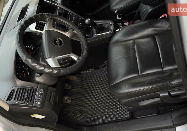 Серый Шевроле Каптива, объемом двигателя 1.99 л и пробегом 159 тыс. км за 9600 $, фото 10 на Automoto.ua