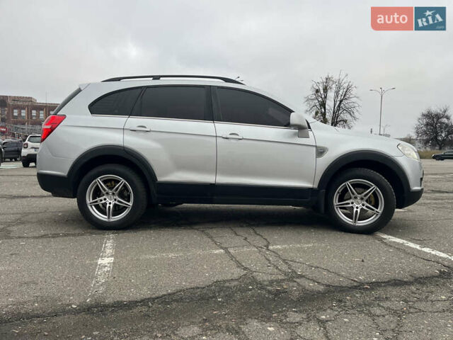 Серый Шевроле Каптива, объемом двигателя 2.41 л и пробегом 223 тыс. км за 9400 $, фото 8 на Automoto.ua