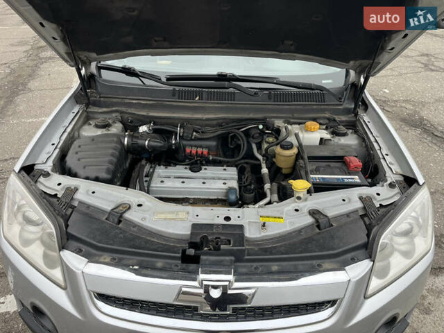 Серый Шевроле Каптива, объемом двигателя 2.41 л и пробегом 223 тыс. км за 9400 $, фото 19 на Automoto.ua
