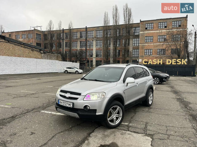 Серый Шевроле Каптива, объемом двигателя 2.41 л и пробегом 223 тыс. км за 9400 $, фото 1 на Automoto.ua