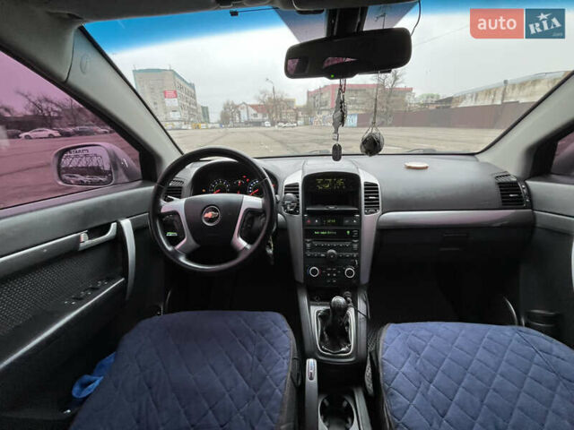 Серый Шевроле Каптива, объемом двигателя 2.41 л и пробегом 223 тыс. км за 9400 $, фото 22 на Automoto.ua