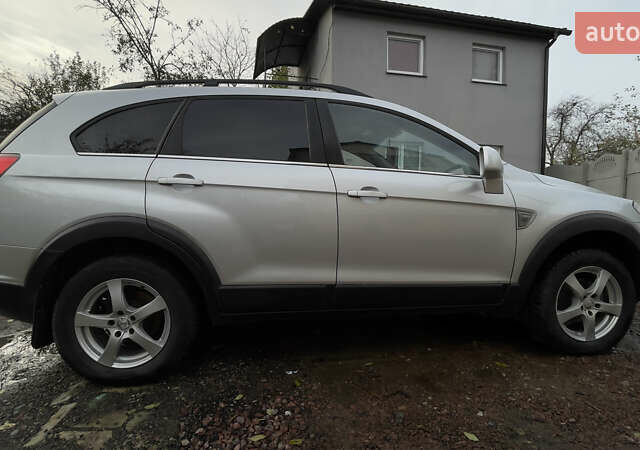 Серый Шевроле Каптива, объемом двигателя 1.99 л и пробегом 159 тыс. км за 9600 $, фото 5 на Automoto.ua