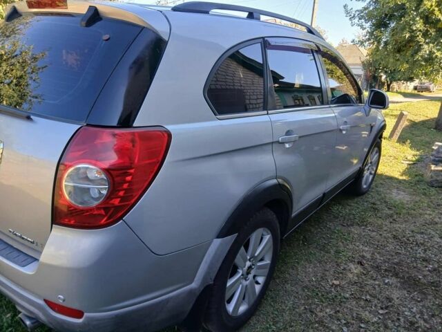 Серый Шевроле Каптива, объемом двигателя 2.4 л и пробегом 270 тыс. км за 5000 $, фото 1 на Automoto.ua
