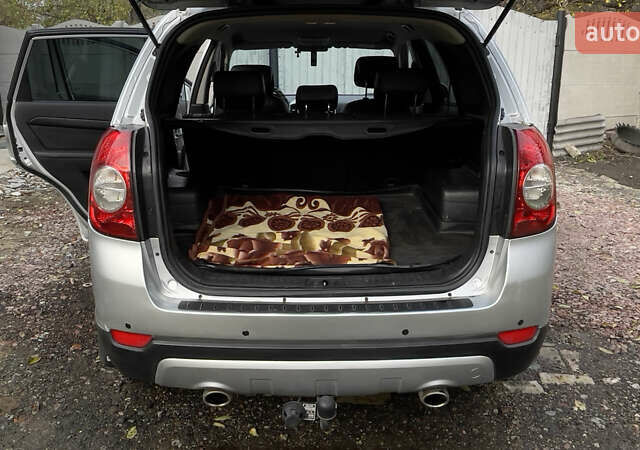 Серый Шевроле Каптива, объемом двигателя 1.99 л и пробегом 159 тыс. км за 9600 $, фото 7 на Automoto.ua