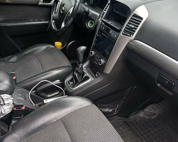 Серый Шевроле Каптива, объемом двигателя 2.4 л и пробегом 191 тыс. км за 7500 $, фото 2 на Automoto.ua