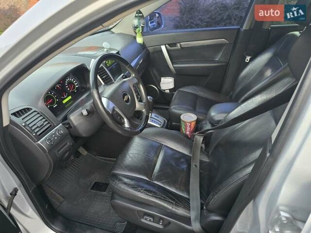 Сірий Шевроле Каптіва, об'ємом двигуна 2.4 л та пробігом 176 тис. км за 8999 $, фото 13 на Automoto.ua