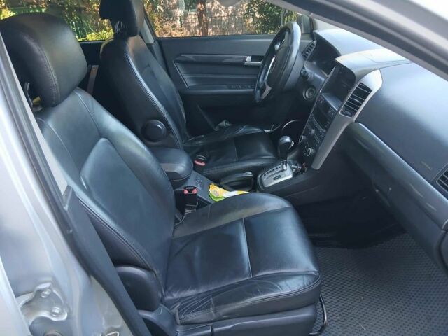 Серый Шевроле Каптива, объемом двигателя 2.4 л и пробегом 270 тыс. км за 5000 $, фото 4 на Automoto.ua