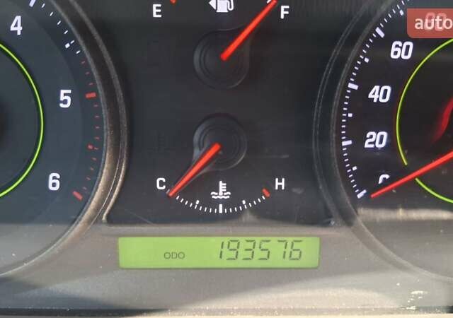 Сірий Шевроле Каптіва, об'ємом двигуна 2 л та пробігом 193 тис. км за 8800 $, фото 3 на Automoto.ua